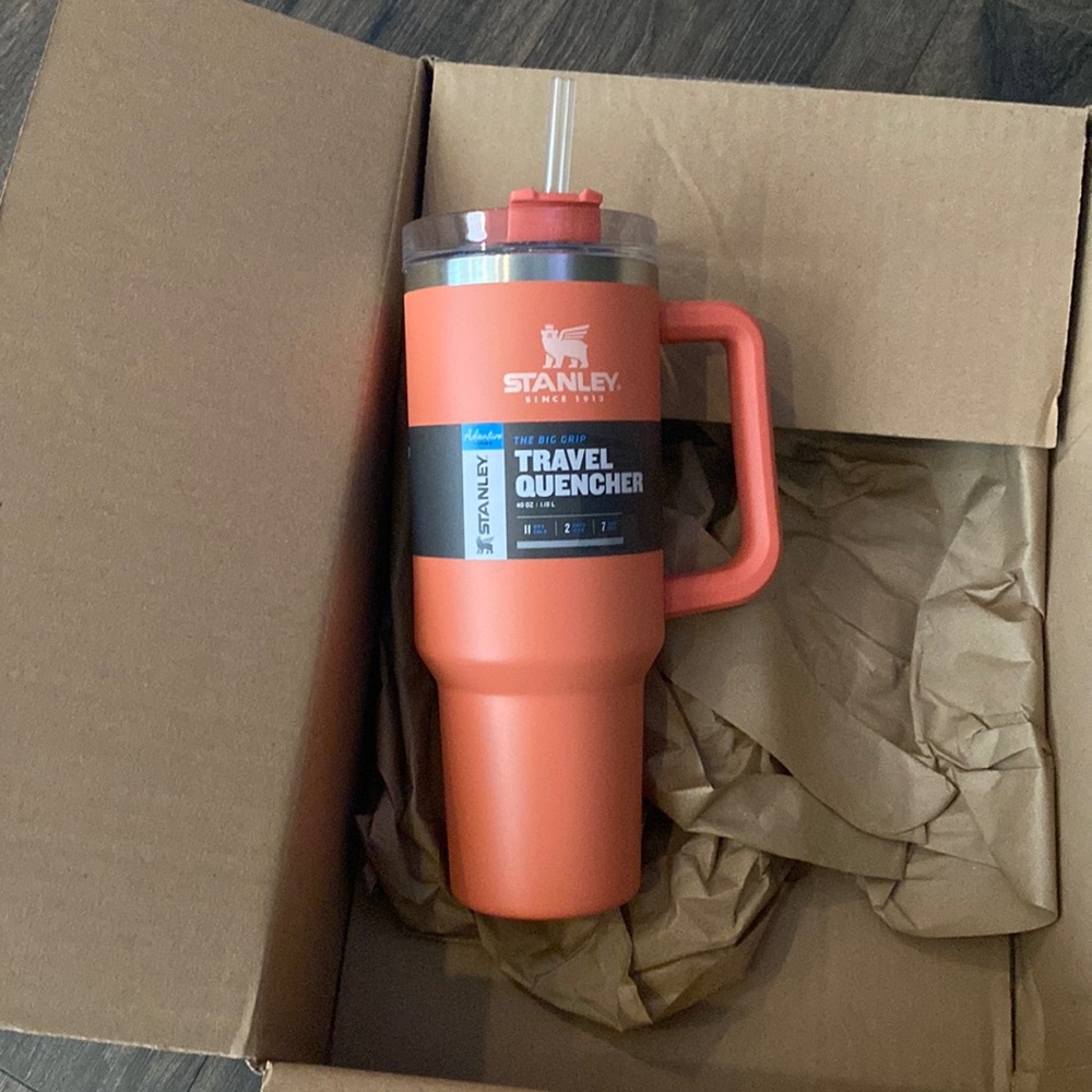 Stanley Travel Quencher. 40 Oz. Brand New . Coral color.